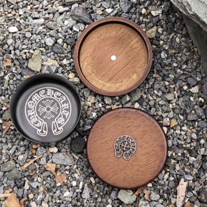 リビングルームで使える、おしゃれな蓋付き木製灰皿