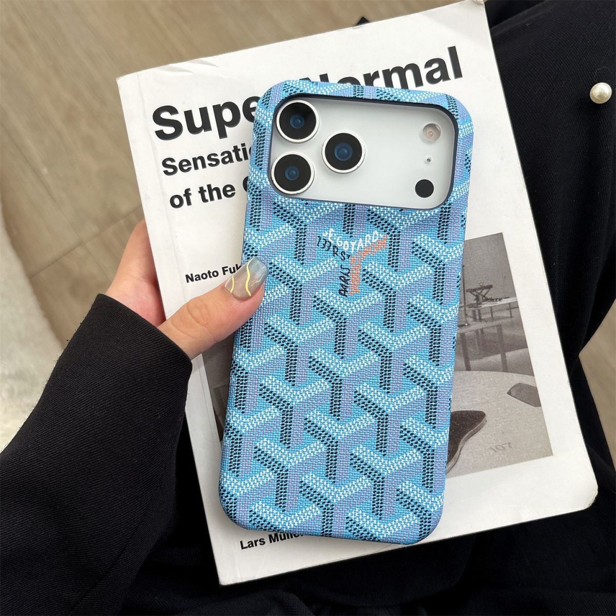 トレンドブランドのスマホケース、セミクローズドハードケース、プレミアムiPhoneケース