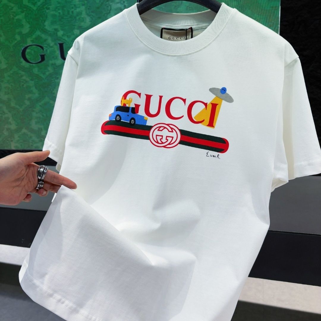 『S-XL』人気のストリートウェアブランドのプリントTシャツ。ラウンドネック、半袖、着回しの効くゆったりとしたトップス