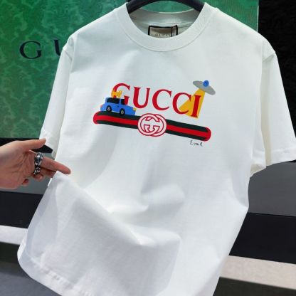 『S-XL』人気のストリートウェアブランドのプリントTシャツ。ラウンドネック、半袖、着回しの効くゆったりとしたトップス