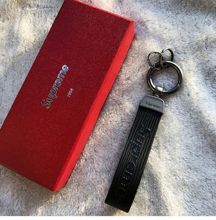 トレンドのメタルキーホルダーペンダントウエストハンガー