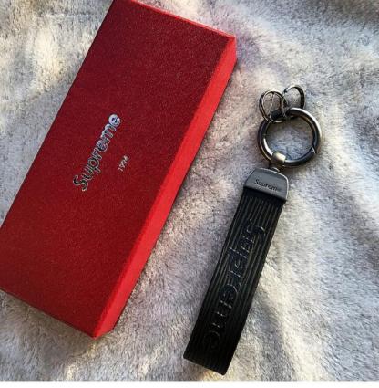 トレンドのメタルキーホルダーペンダントウエストハンガー