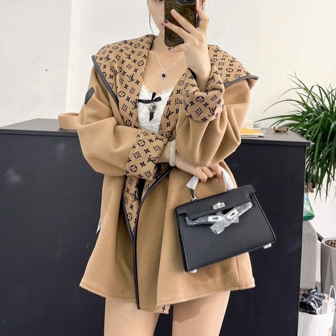 人気の新しいエレガントなベルト付きウールコート、ゆったりとしたフード付きウールジャケット、2025年秋冬