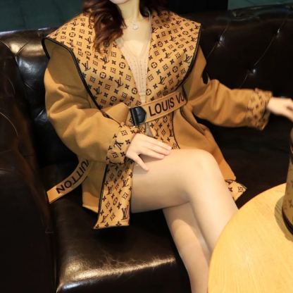 人気の新しいエレガントなベルト付きウールコート、ゆったりとしたフード付きウールジャケット、2025年秋冬