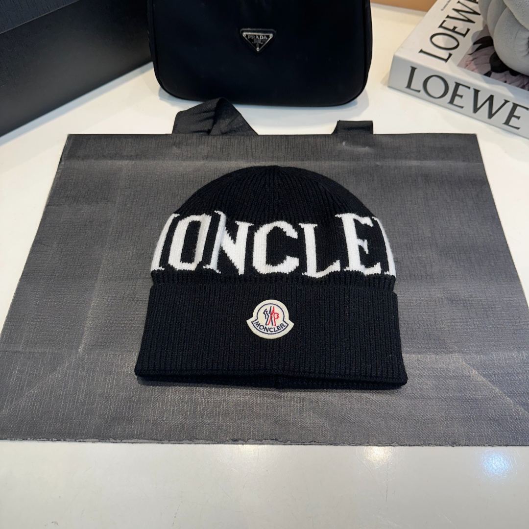 スタイリッシュな刺繍入り文字ウールハット、秋冬ニット帽、ビーニー、暖かいストリートスタイル
