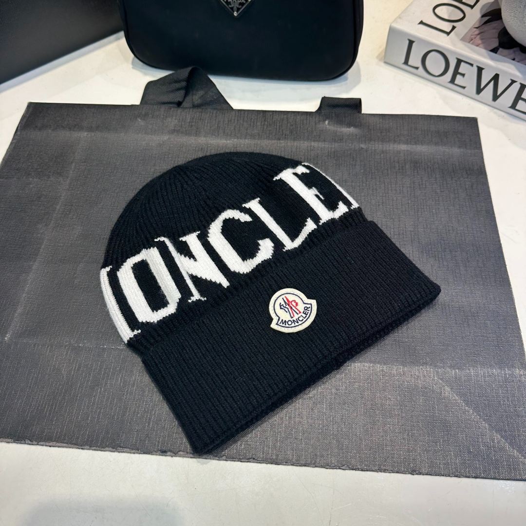 スタイリッシュな刺繍入り文字ウールハット、秋冬ニット帽、ビーニー、暖かいストリートスタイル