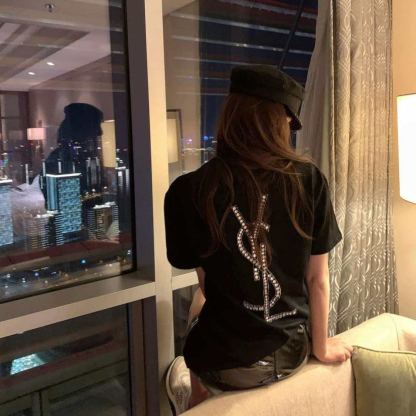 背面にラインストーンの文字が入った、ゆったりとしたフィット感の、女性向けの多目的トップスの高級半袖 T シャツ