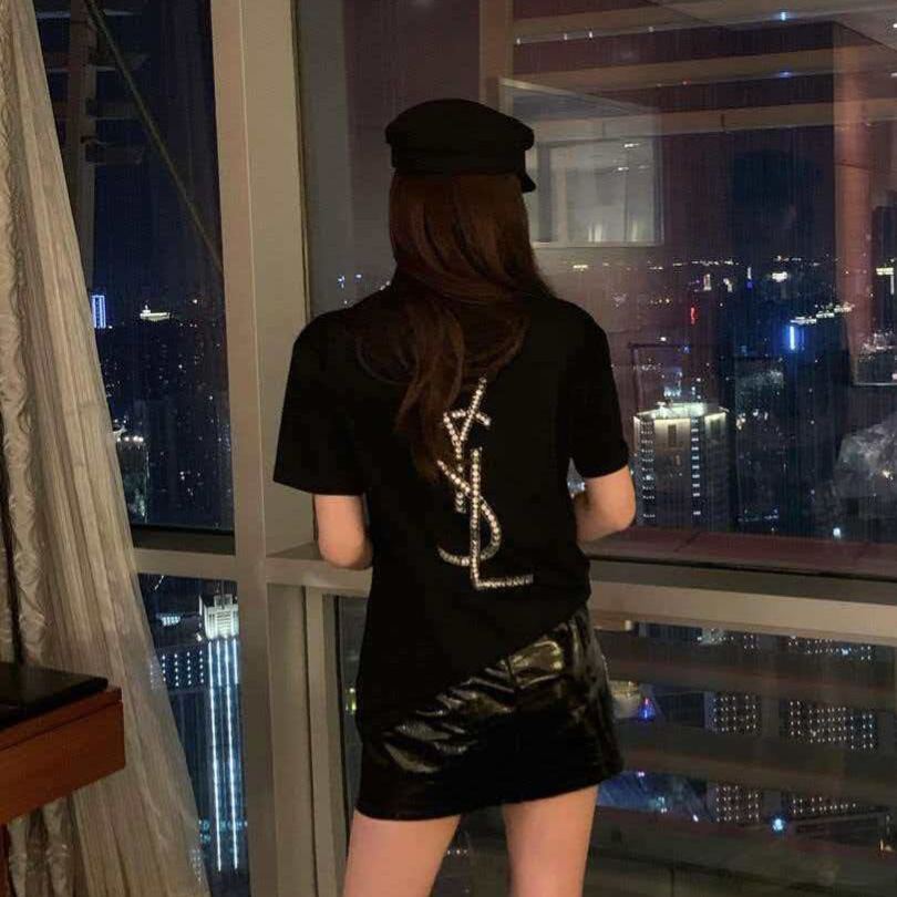 背面にラインストーンの文字が入った、ゆったりとしたフィット感の、女性向けの多目的トップスの高級半袖 T シャツ