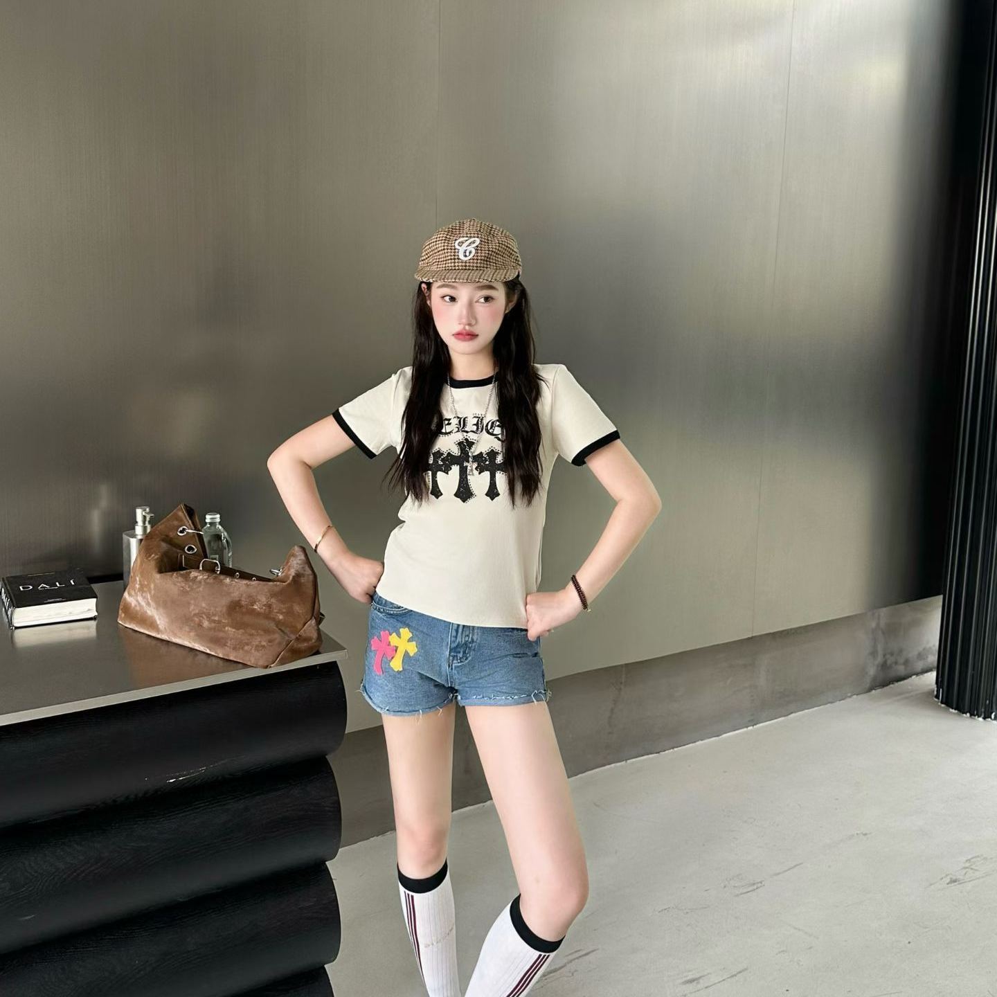 夏のトレンド半袖シャツ、スリムに見えるトップス