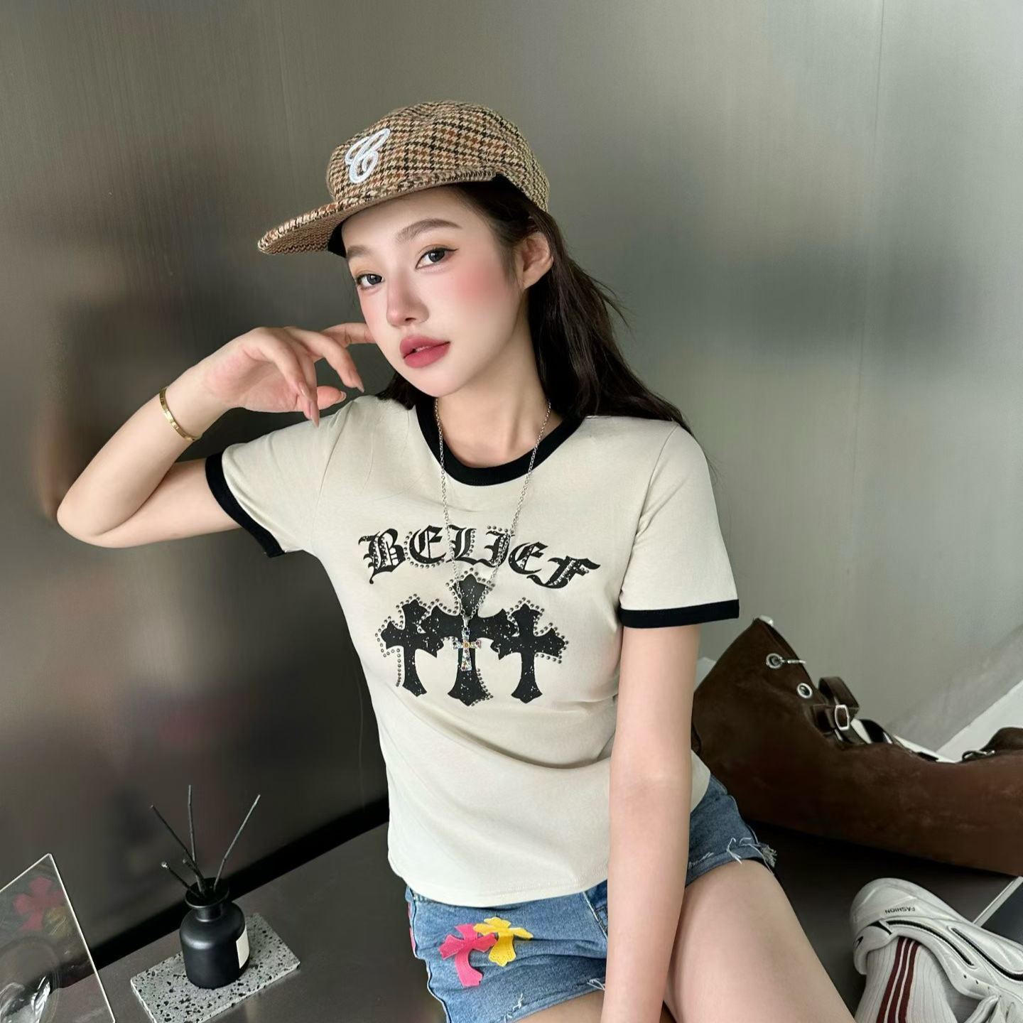 夏のトレンド半袖シャツ、スリムに見えるトップス