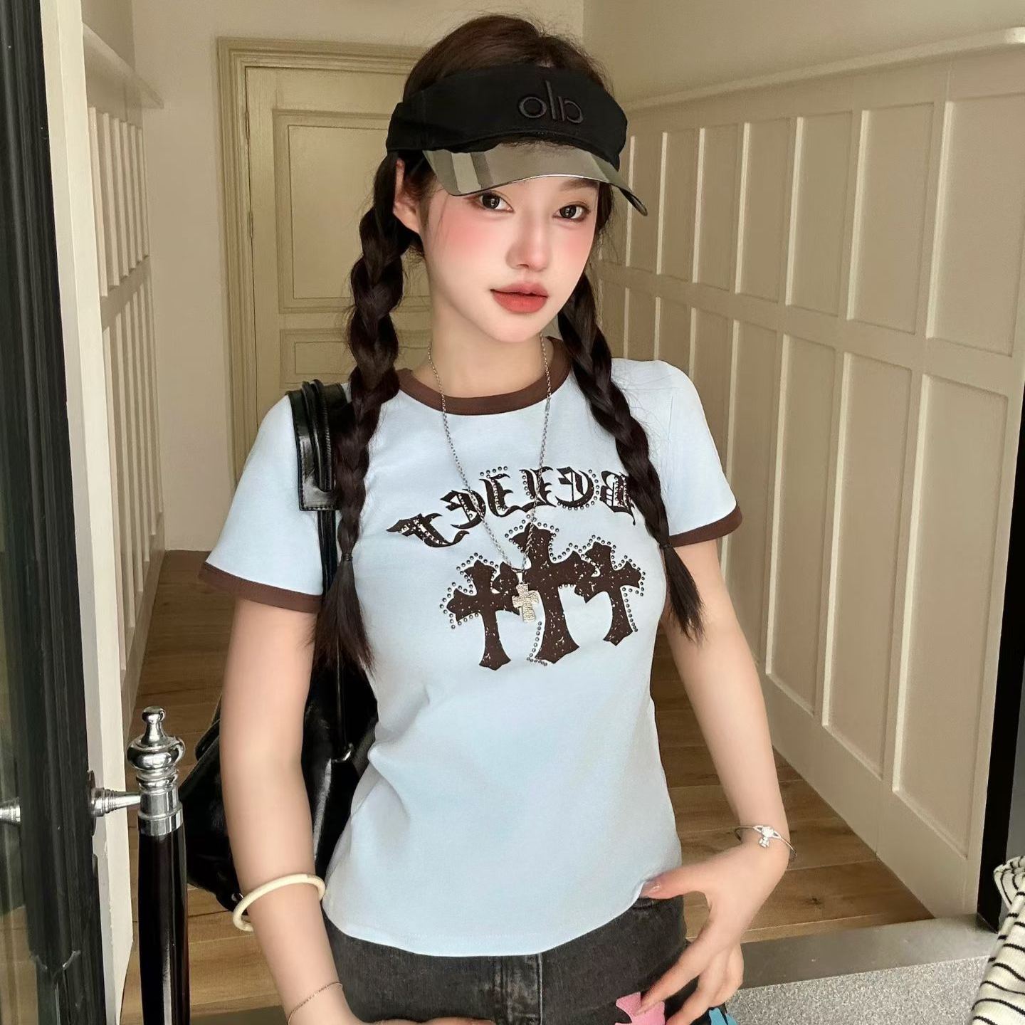 夏のトレンド半袖シャツ、スリムに見えるトップス