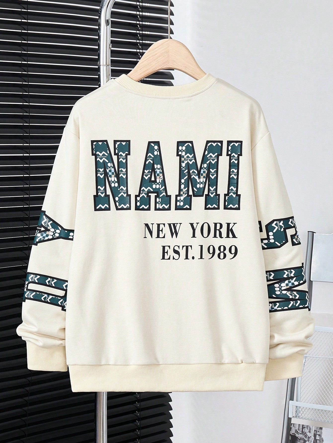  Teenage Girls' Hooded Sweatshirt