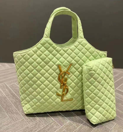 滝沢カレンさん【BLACKPINKROSE同じバッグ】SAINT LAURENTイカール マキシ ショッピングバッグ（ラムスキン／キルティング）