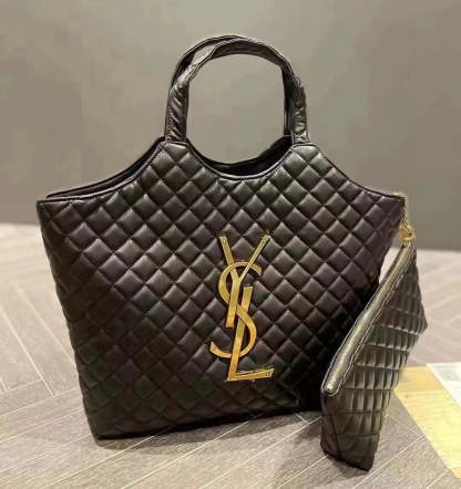 滝沢カレンさん【BLACKPINKROSE同じバッグ】SAINT LAURENTイカール マキシ ショッピングバッグ（ラムスキン／キルティング）