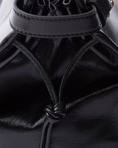 「PRADA ボニー ラージ レザー ハンドバッグ – 超人气！洗練されたデザインで魅力的な印象」