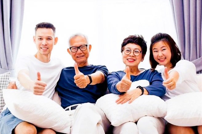 E P family thumbs up