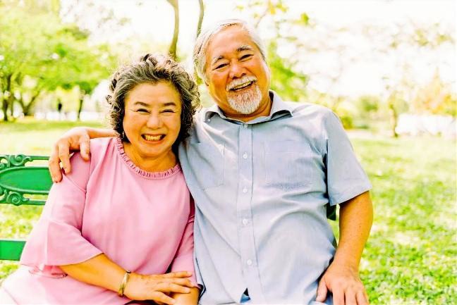 E happy older couple