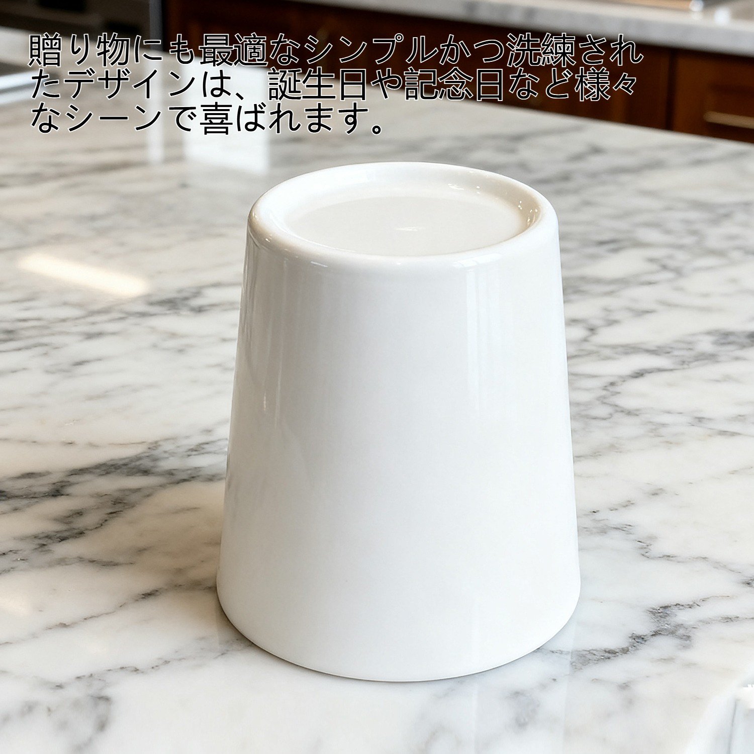 コーヒーを注いだホワイトカップのイメージ