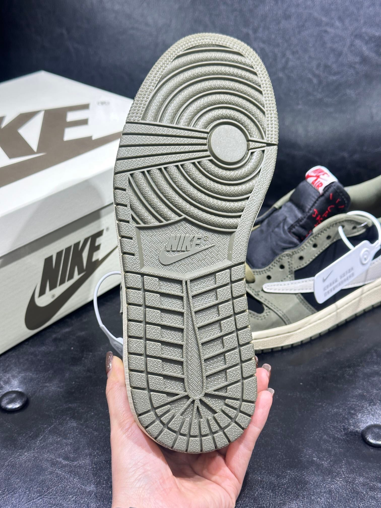 Travis Scott × Nike Air Jordan 1 Low "Black/Olive"