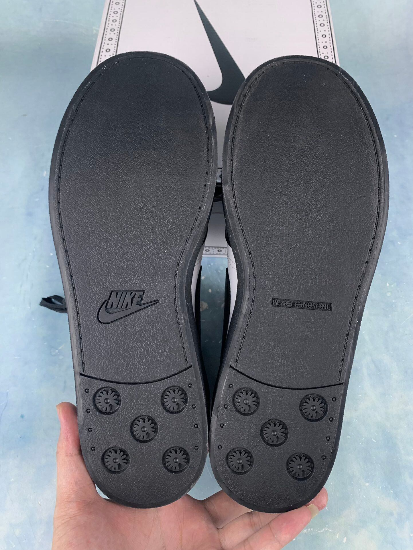 PEACEMINUSONE × Nike Kwondo 1 "Black and White" / G-DRAGON