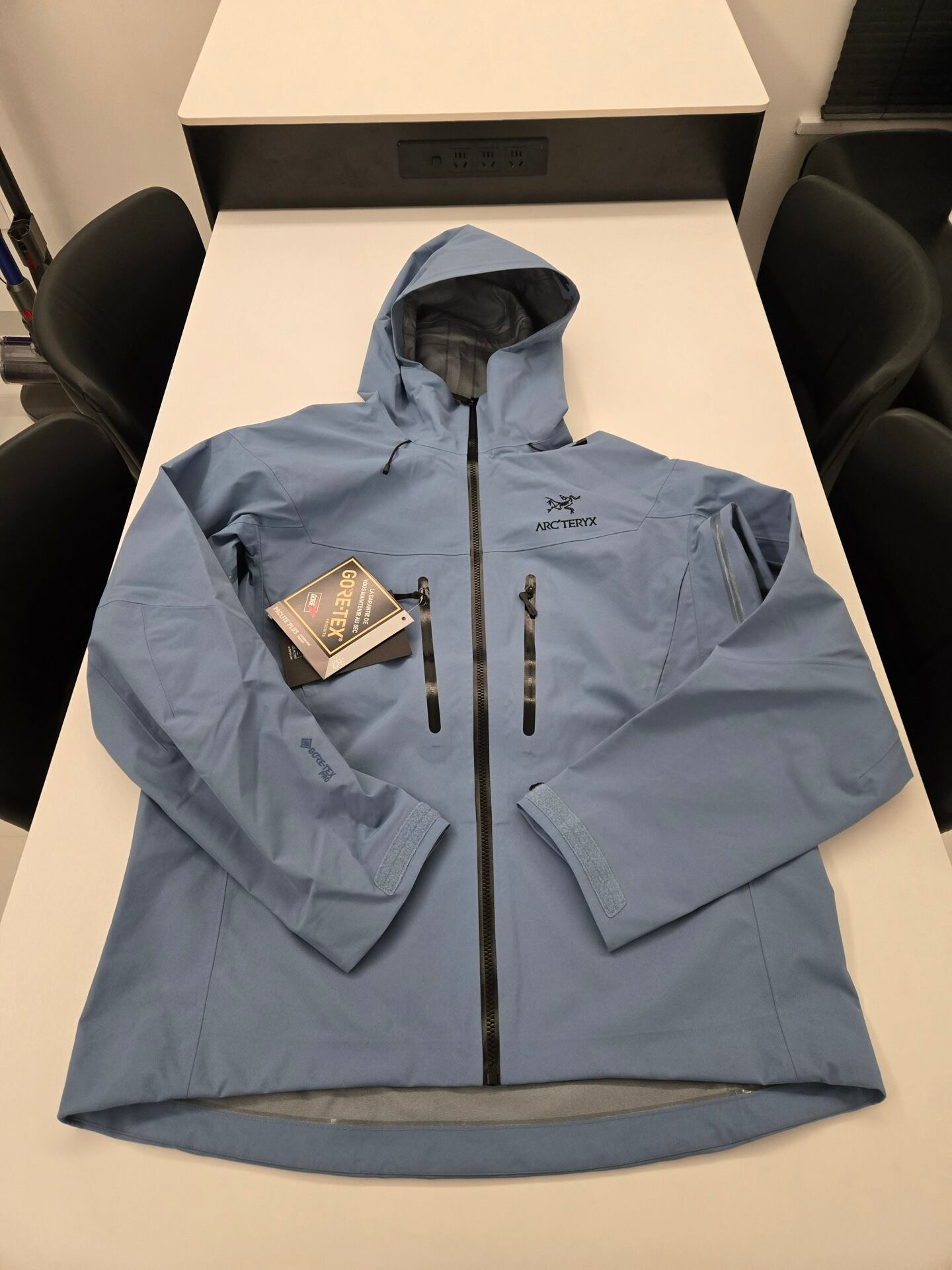 Arc'teryx Alpha SV7 GORE-TEX Pro Jacket ウォッシュドブルー