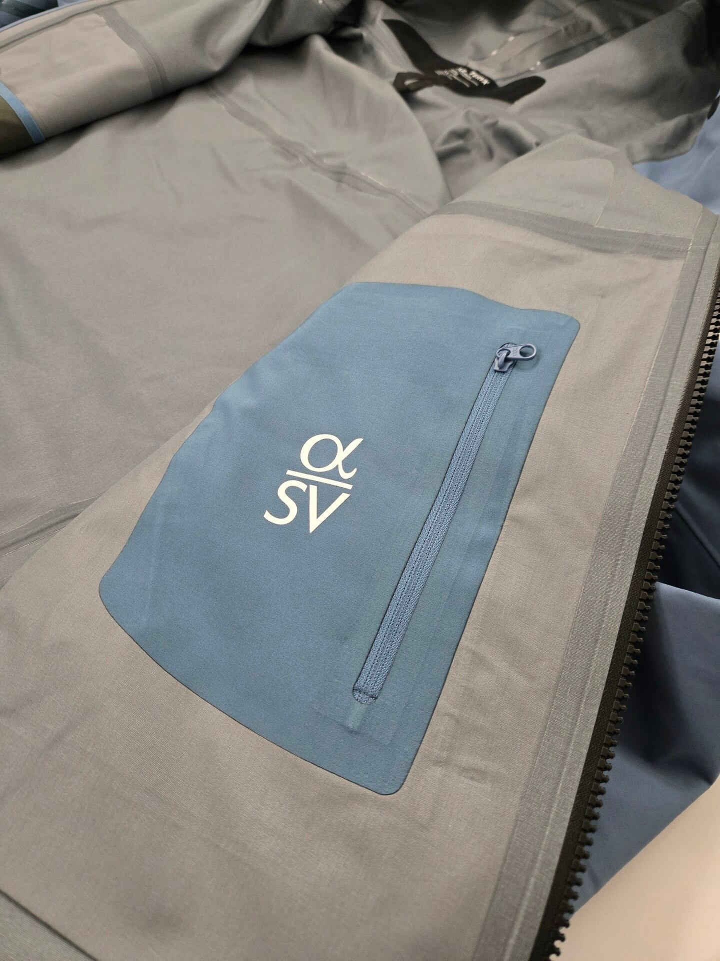 Arc'teryx Alpha SV7 GORE-TEX Pro Jacket ウォッシュドブルー