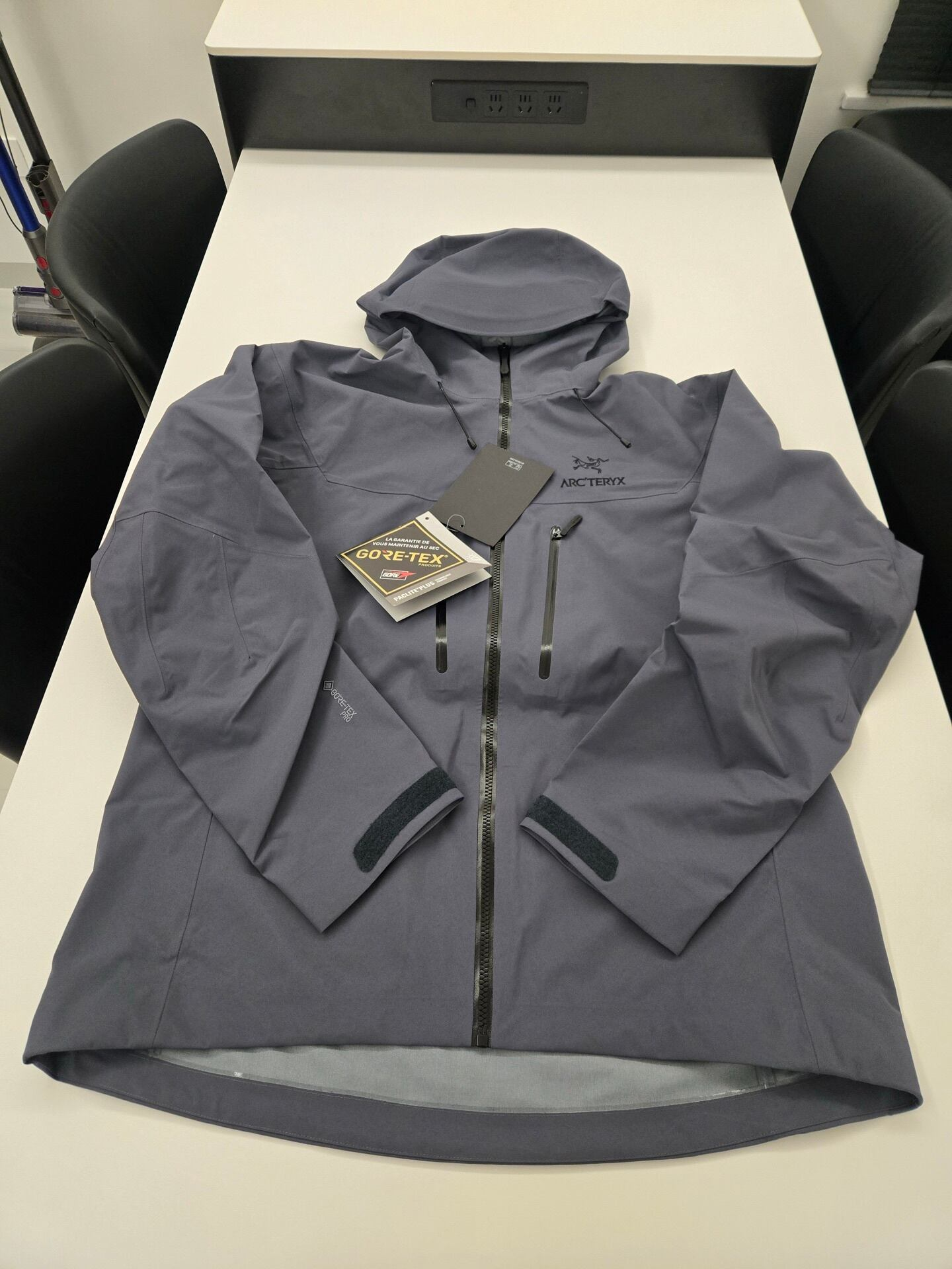 Arc'teryx Alpha SV7 GORE-TEX Pro Jacket スモークグレー