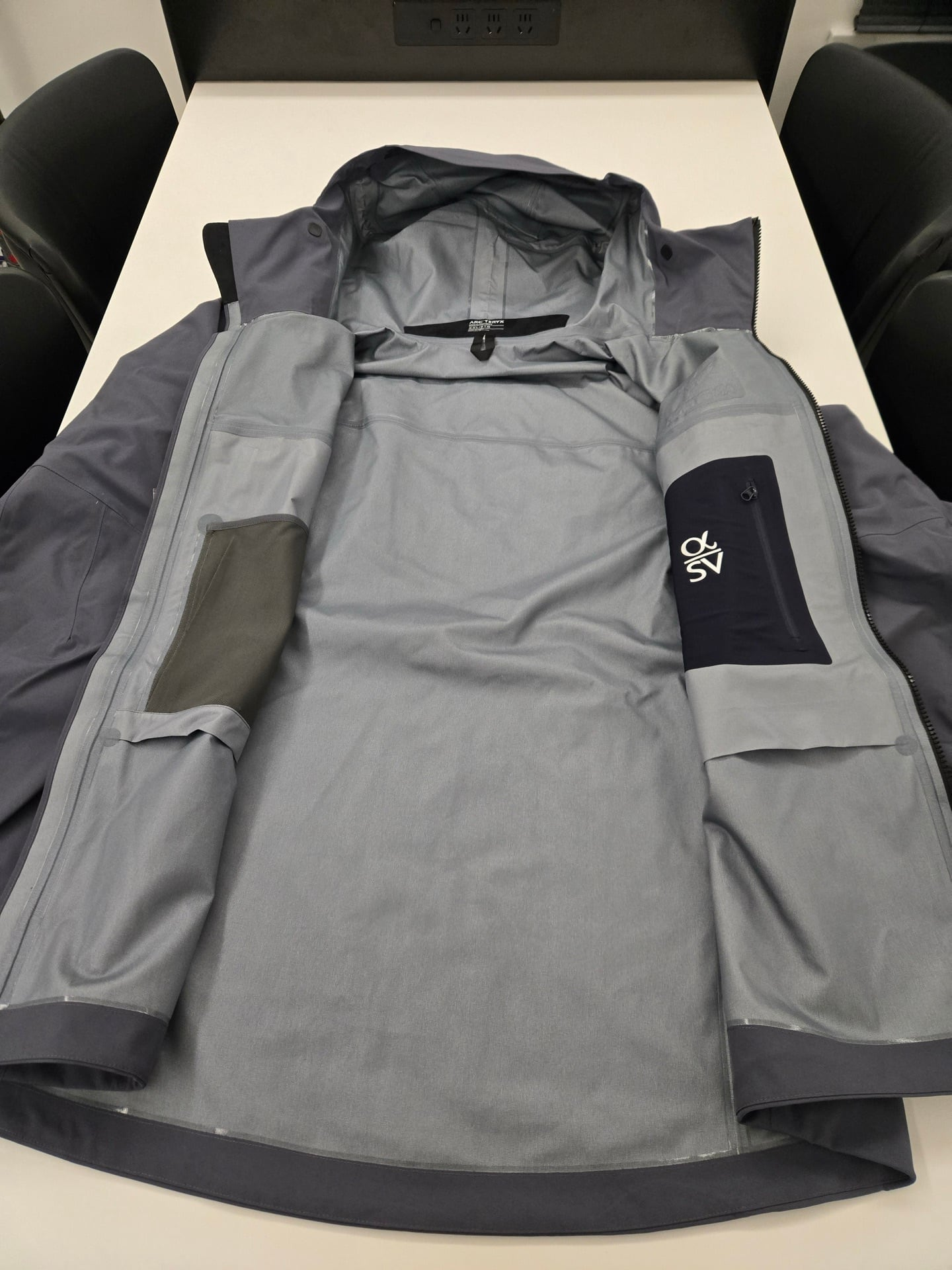 Arc'teryx Alpha SV7 GORE-TEX Pro Jacket スモークグレー