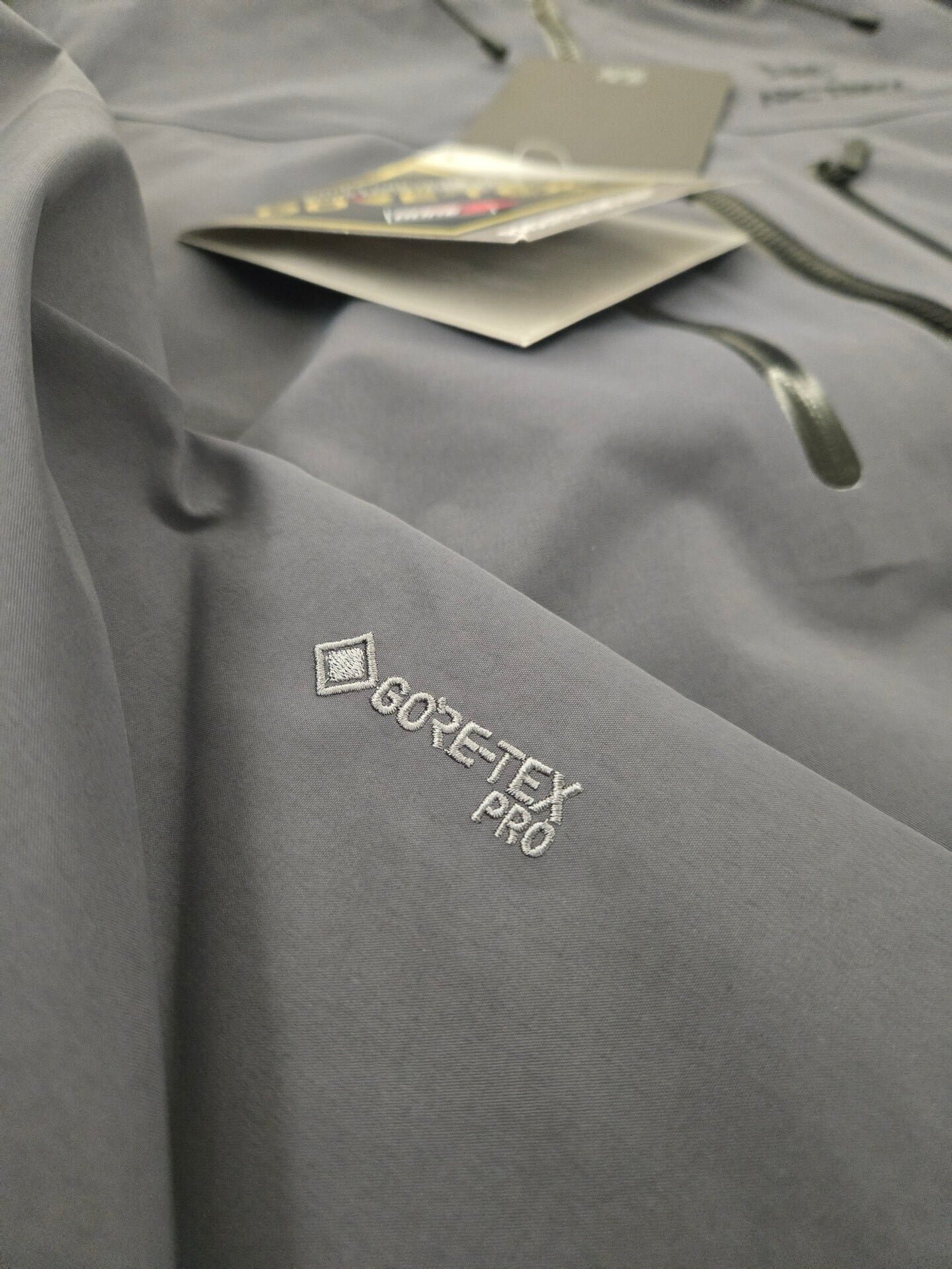 Arc'teryx Alpha SV7 GORE-TEX Pro Jacket スモークグレー