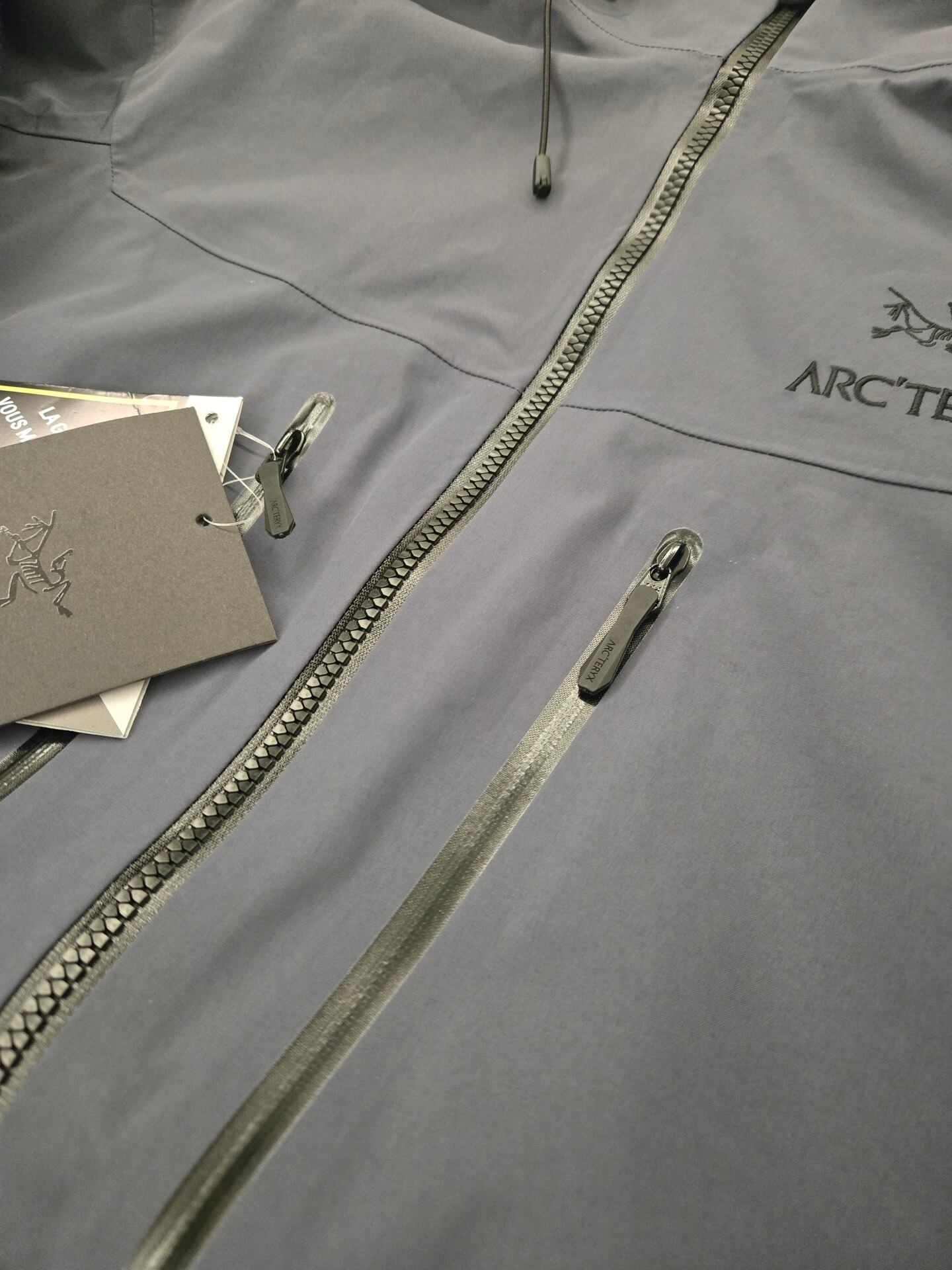 Arc'teryx Alpha SV7 GORE-TEX Pro Jacket スモークグレー