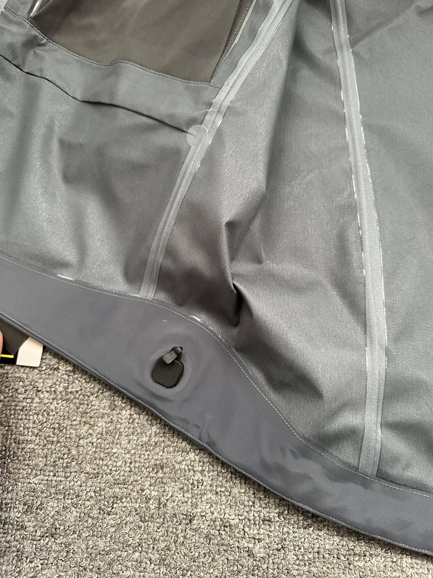Arc'teryx Alpha SV7 GORE-TEX Pro Jacket スモークグレー