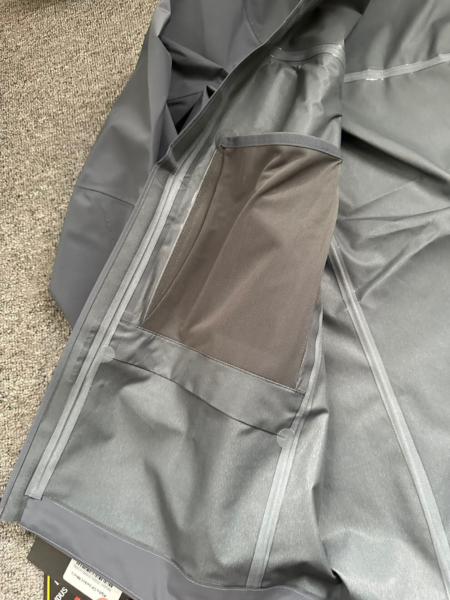 Arc'teryx Alpha SV7 GORE-TEX Pro Jacket スモークグレー
