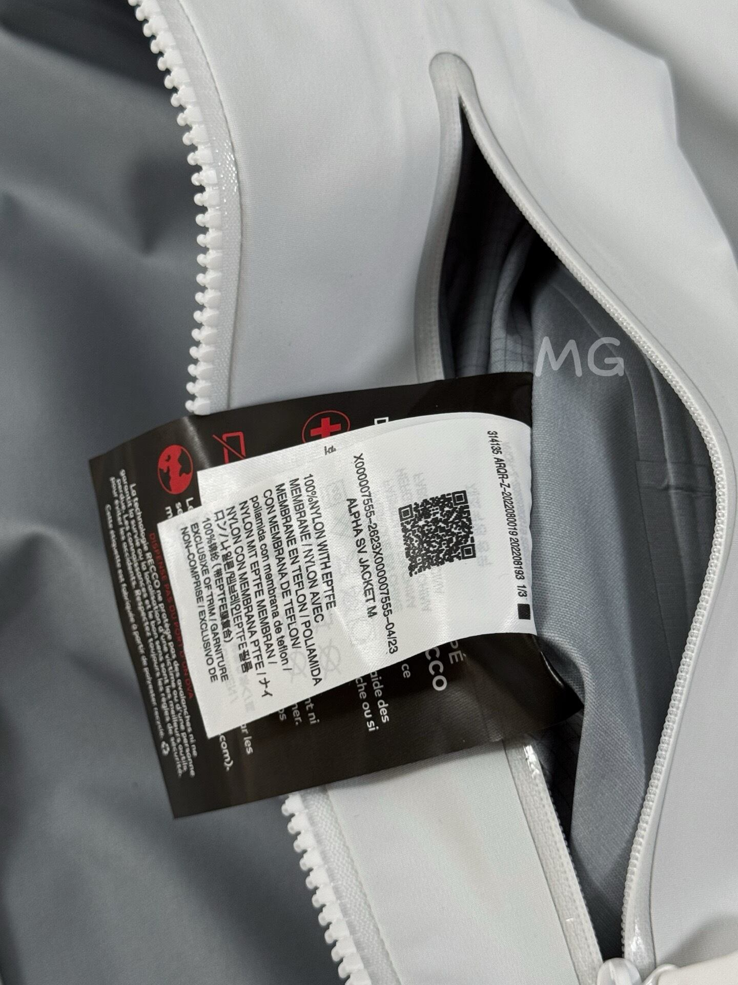 Arc'teryx Alpha SV7 GORE-TEX Pro Jacket ポーラホワイト