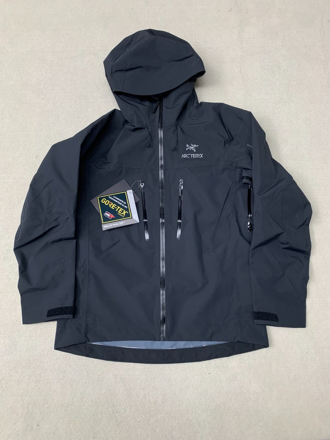 Arc'teryx Alpha SV7 GORE-TEX Pro Jacket ブラックシルバー