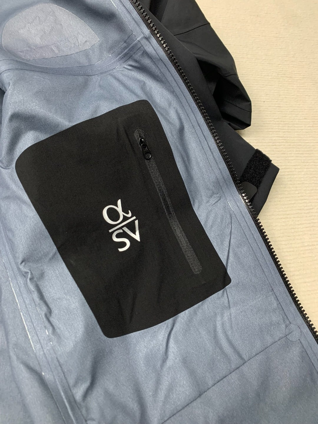 Arc'teryx Alpha SV7 GORE-TEX Pro Jacket ブラックシルバー