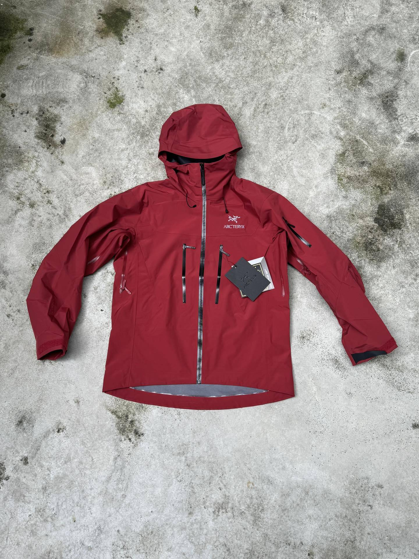 Arc'teryx Alpha SV7 GORE-TEX Pro Jacket レッド