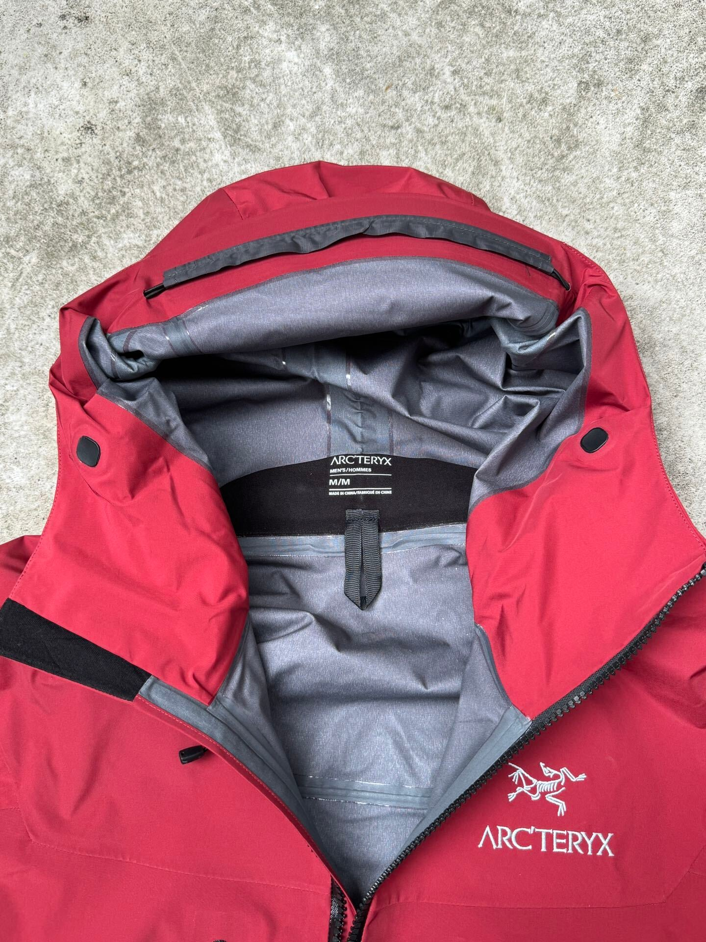 Arc'teryx Alpha SV7 GORE-TEX Pro Jacket レッド