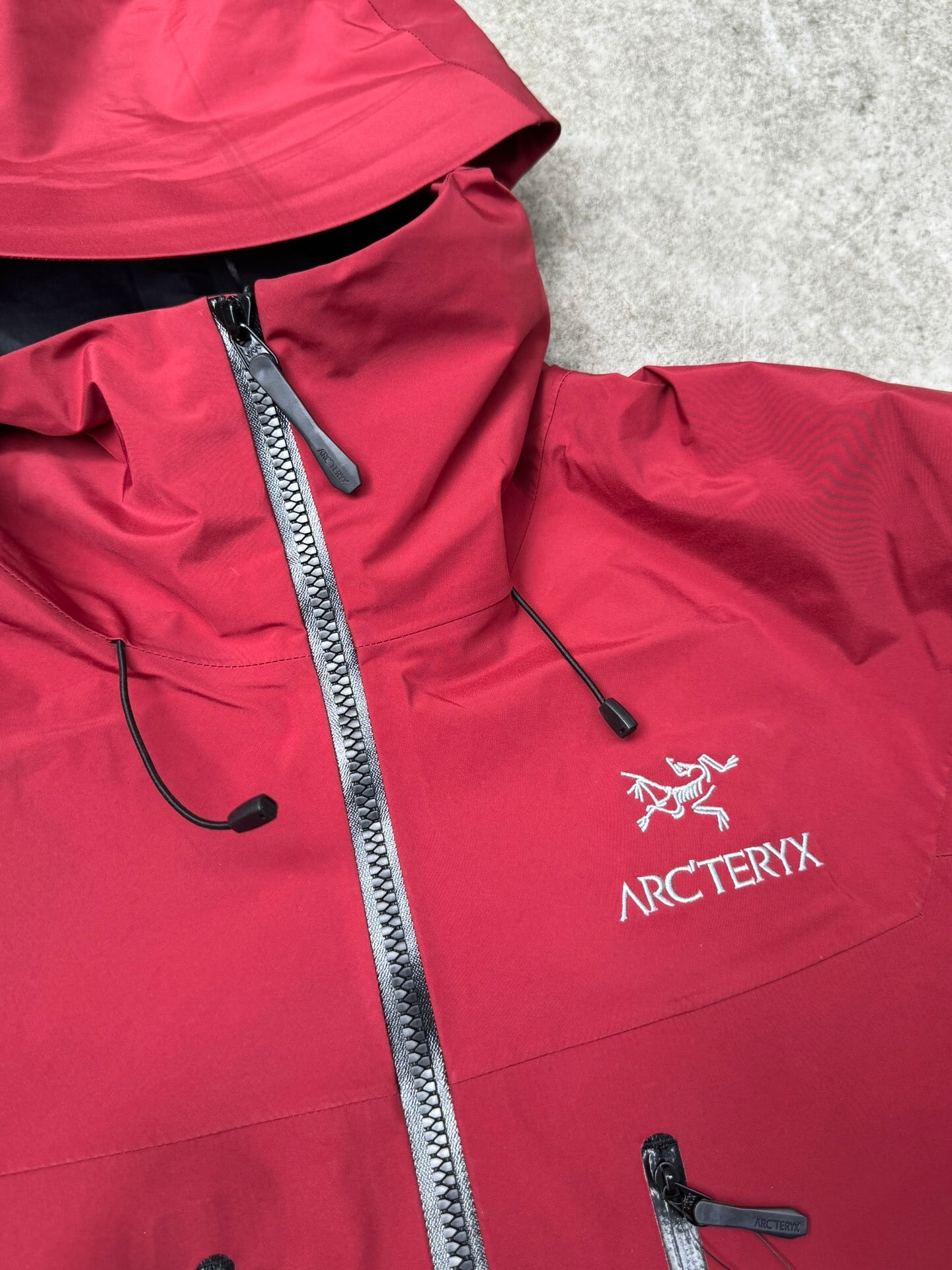 Arc'teryx Alpha SV7 GORE-TEX Pro Jacket レッド