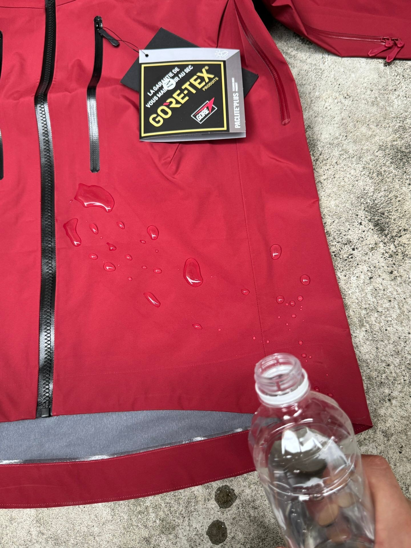 Arc'teryx Alpha SV7 GORE-TEX Pro Jacket レッド