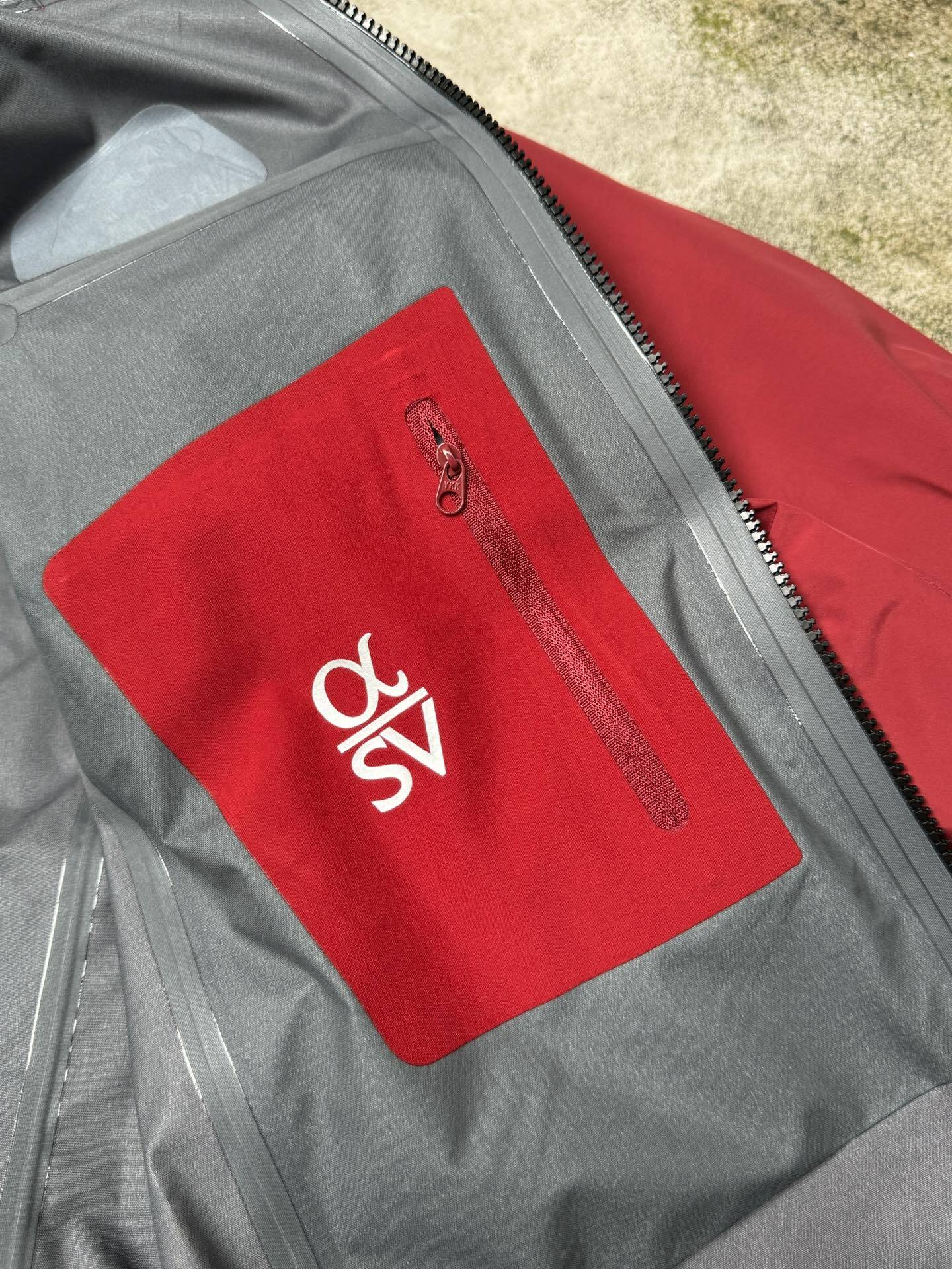 Arc'teryx Alpha SV7 GORE-TEX Pro Jacket レッド