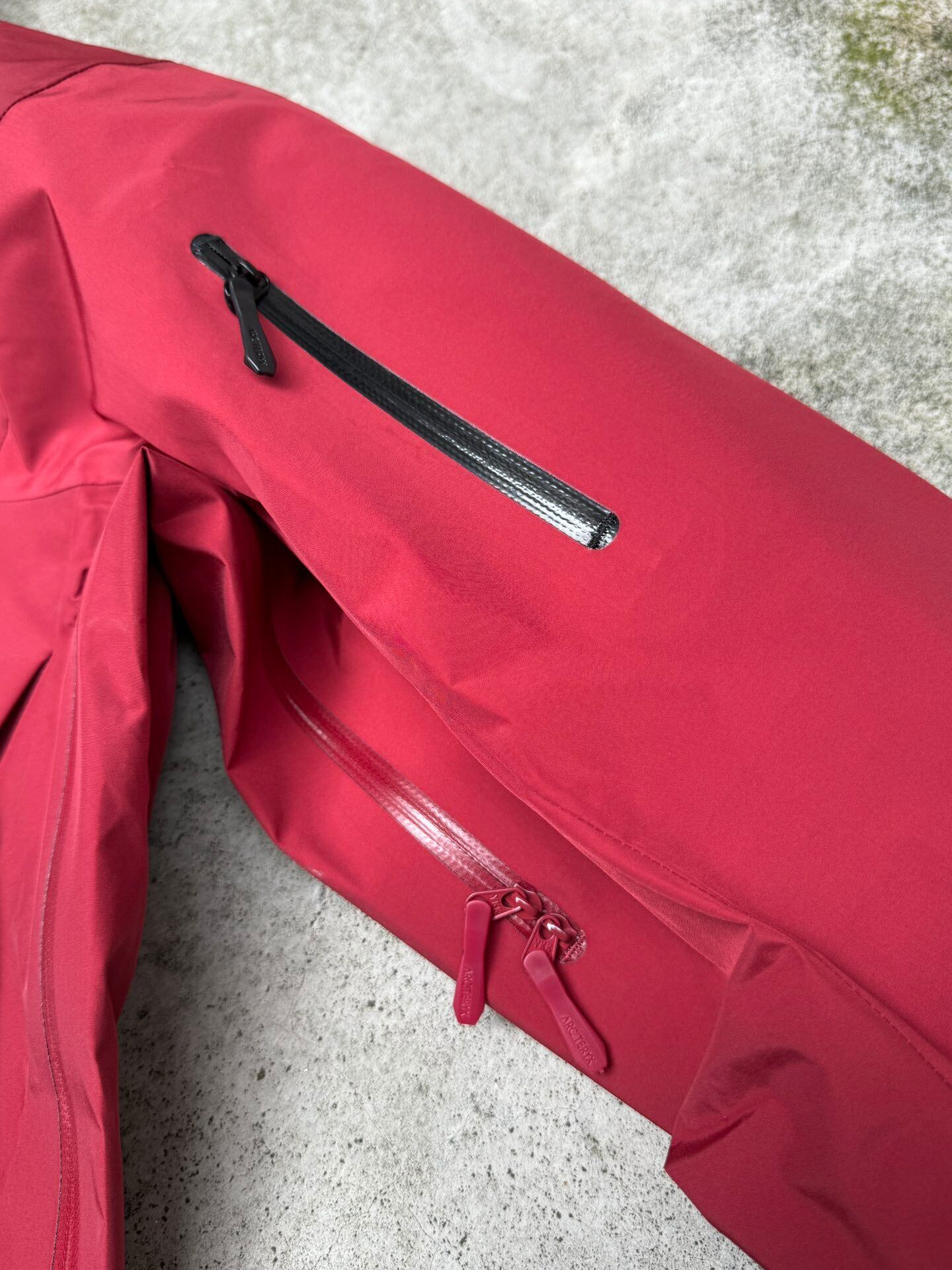 Arc'teryx Alpha SV7 GORE-TEX Pro Jacket レッド