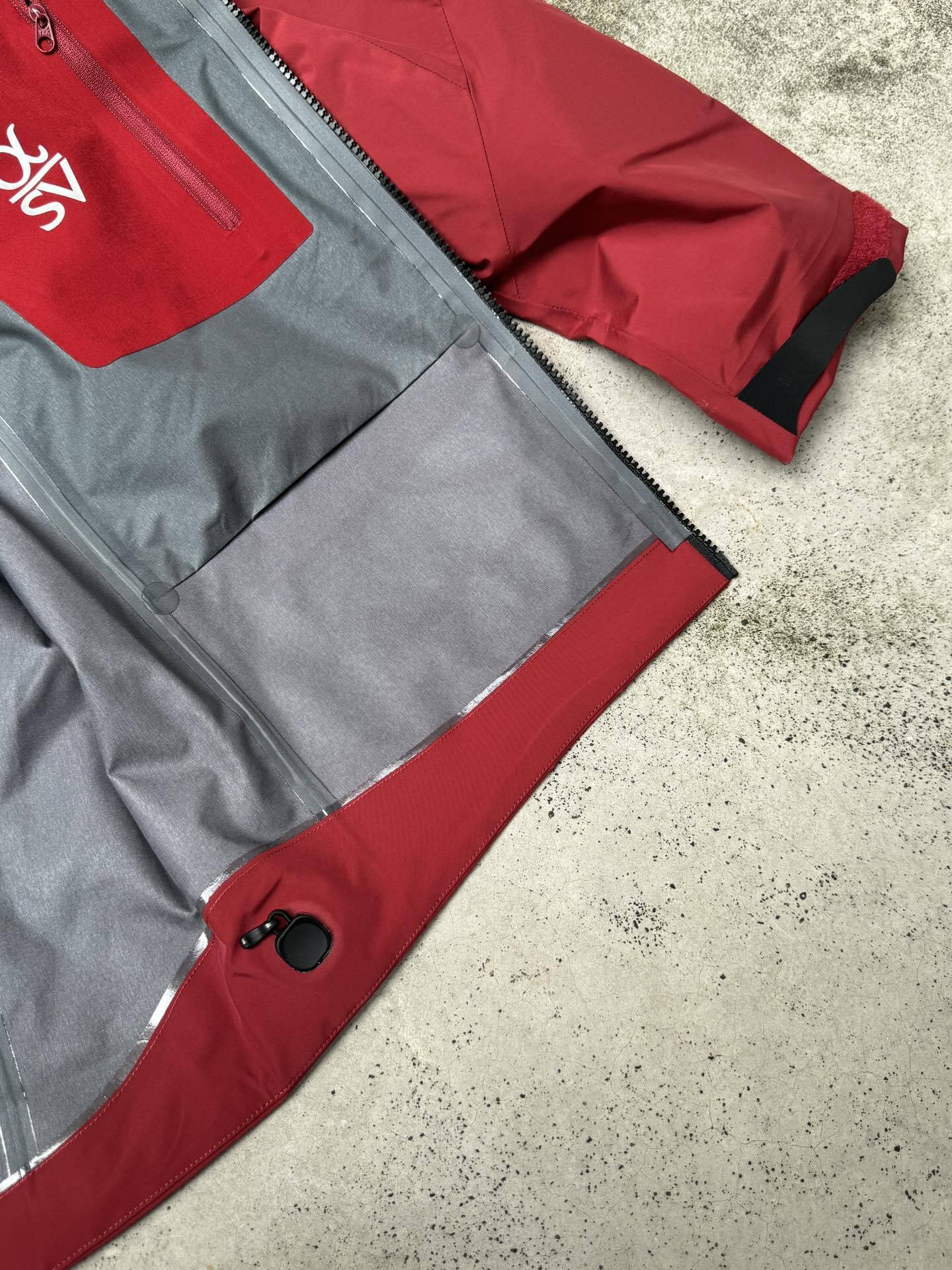 Arc'teryx Alpha SV7 GORE-TEX Pro Jacket レッド