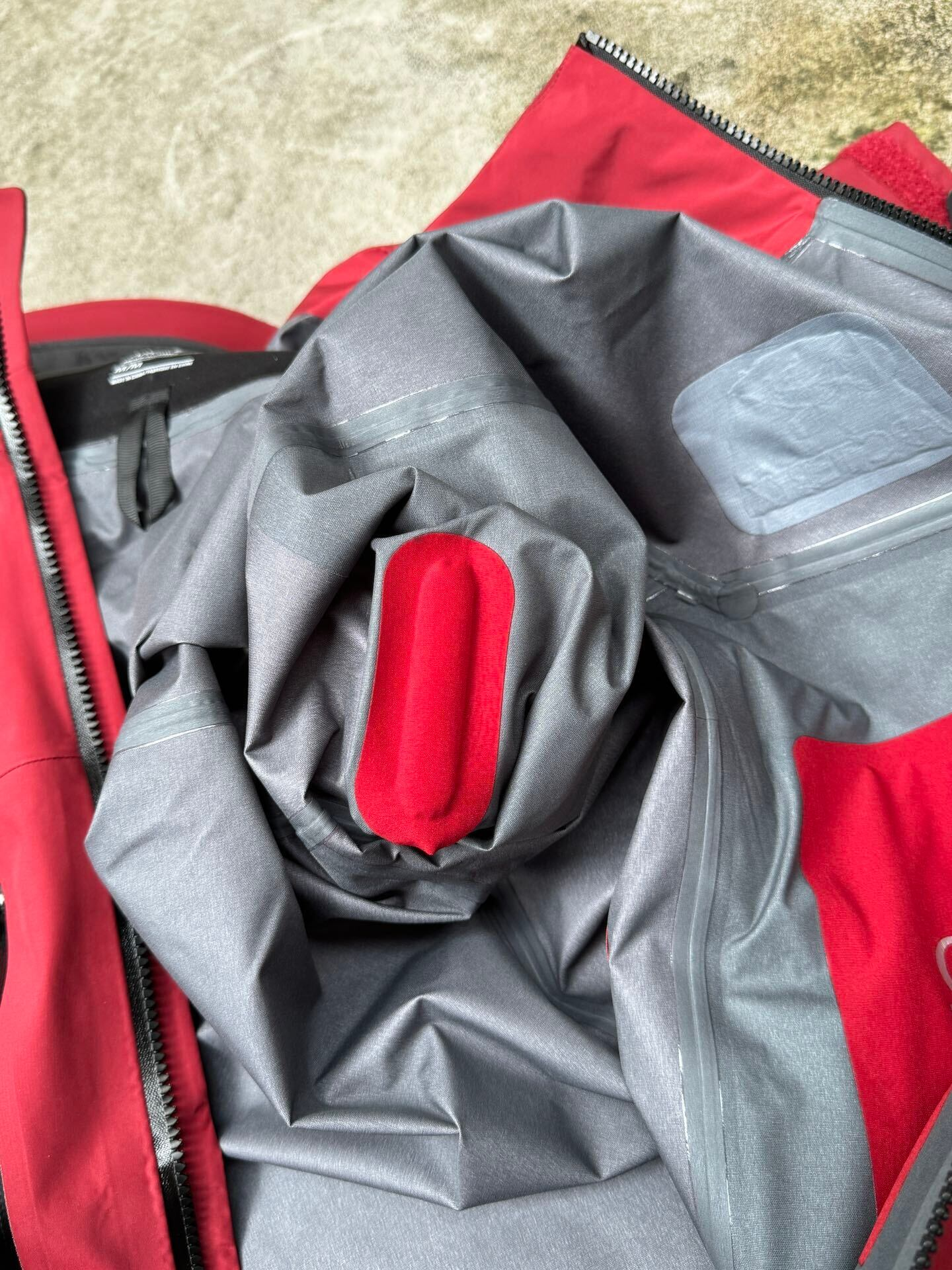 Arc'teryx Alpha SV7 GORE-TEX Pro Jacket レッド