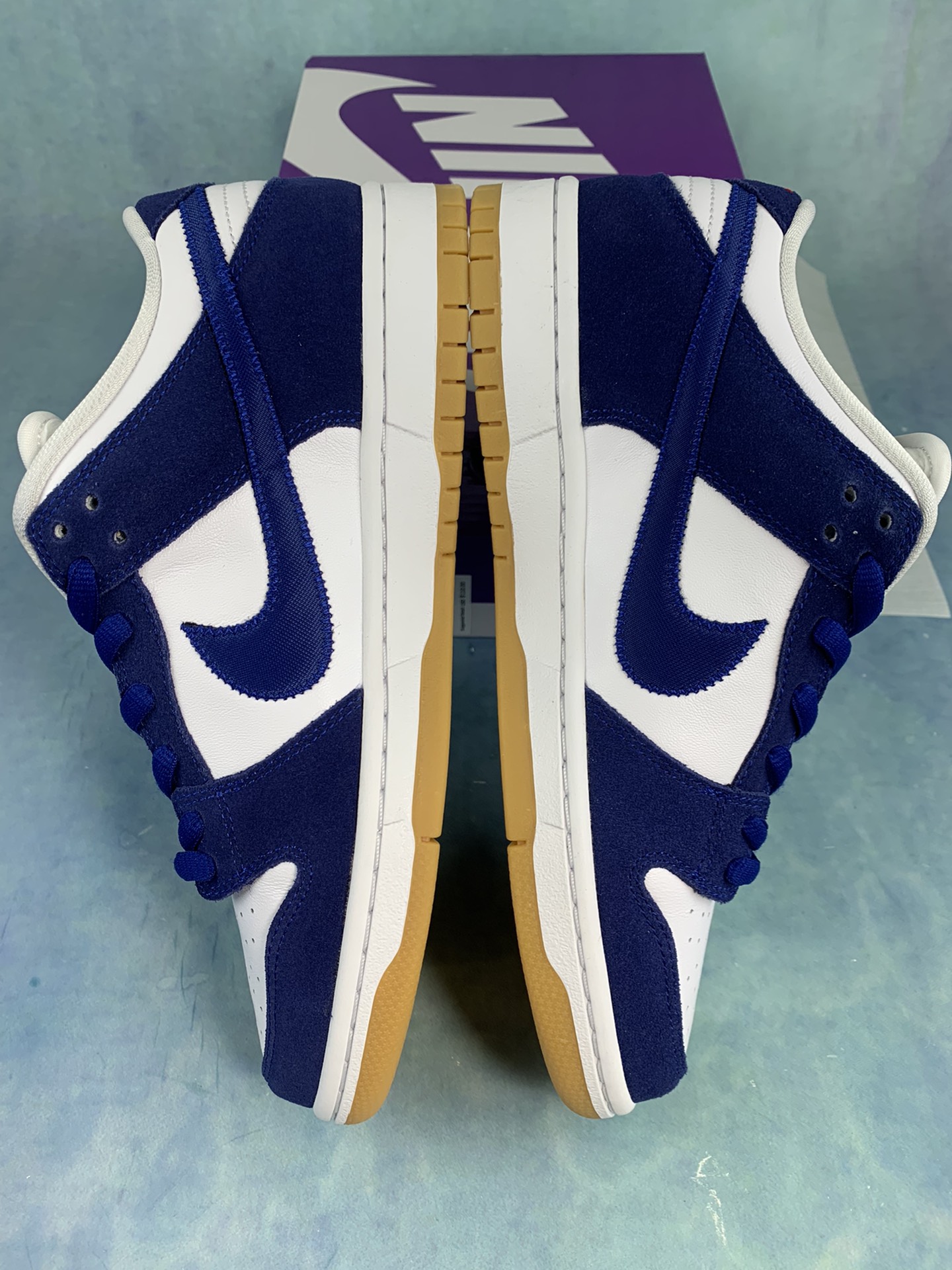 Nike SB Dunk Low "Los Angeles Dodgers/Deep Royal Blue"