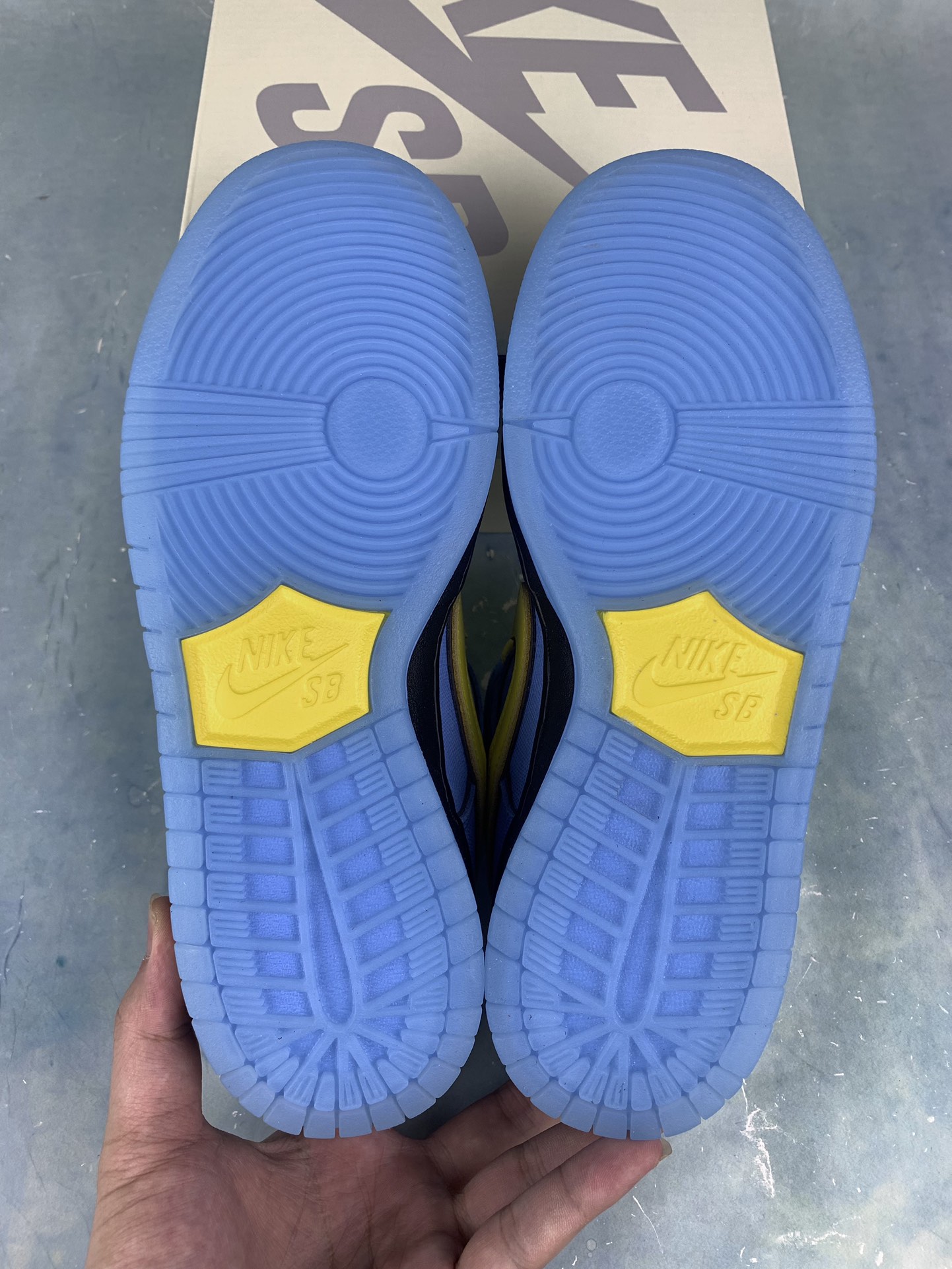 The Powerpuff Girls × Nike SB Dunk Low Pro QS "Bubbles"