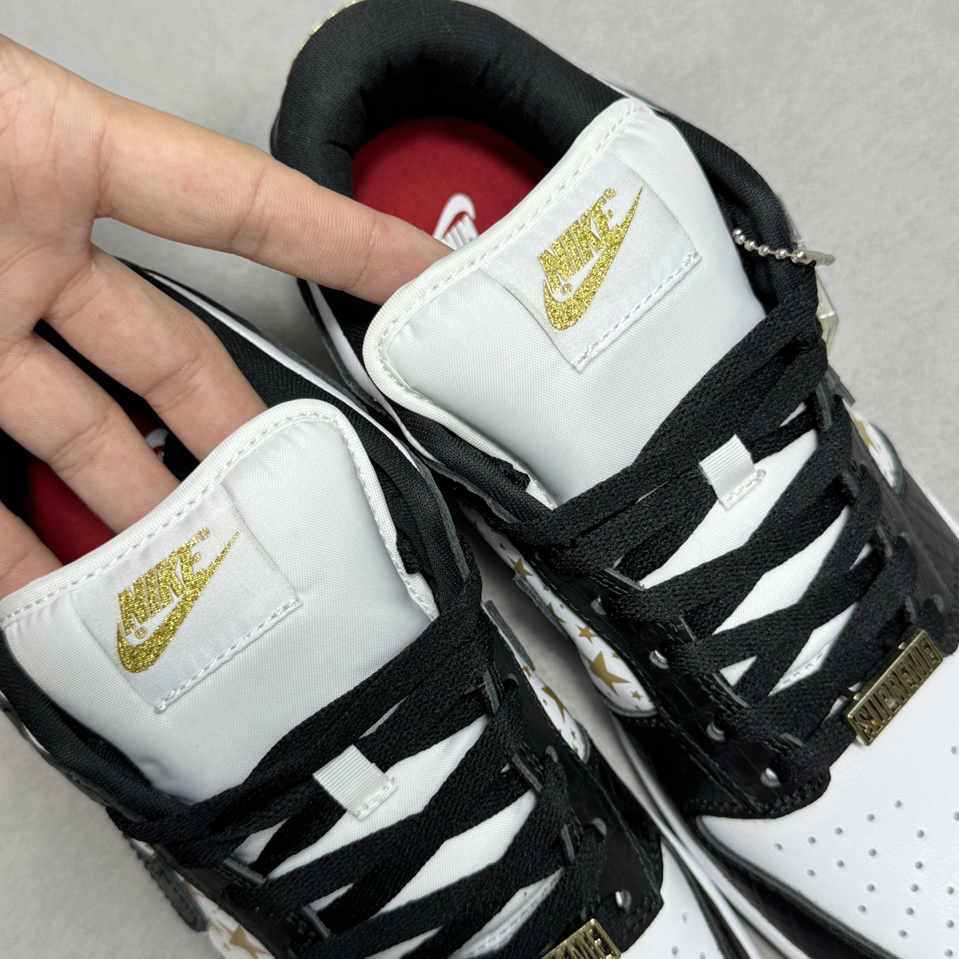 Supreme × Nike SB Dunk Low OG QS Gold Stars "White/Black"