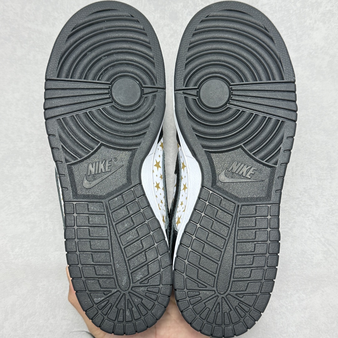 Supreme × Nike SB Dunk Low OG QS Gold Stars "White/Black"