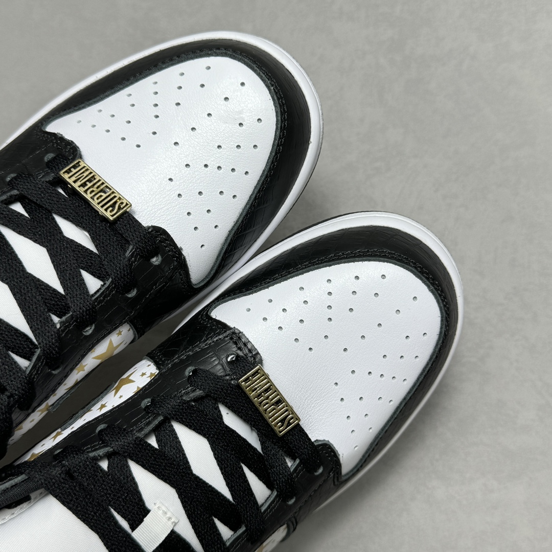 Supreme × Nike SB Dunk Low OG QS Gold Stars "White/Black"