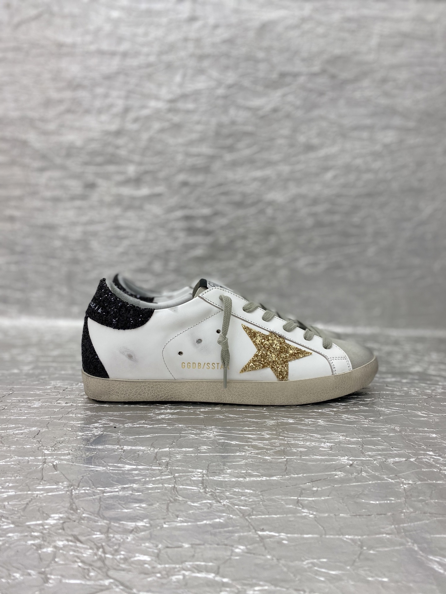 Golden Goose Super-Star in nappa leather with gold glitter star and black glitter heel tab