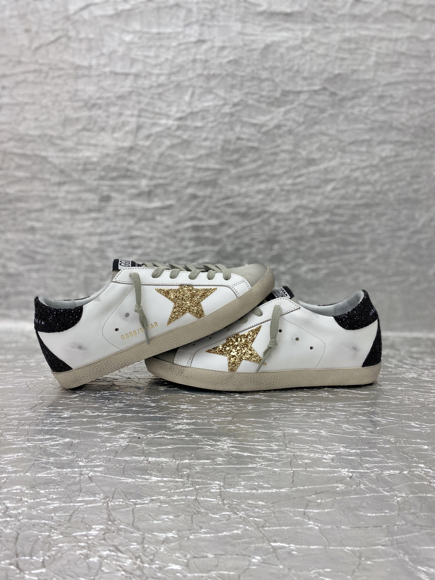Golden Goose Super-Star in nappa leather with gold glitter star and black glitter heel tab